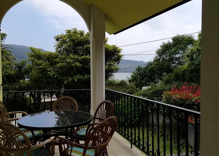 Casa Con Jardin En La Playa De Almieiras Fene