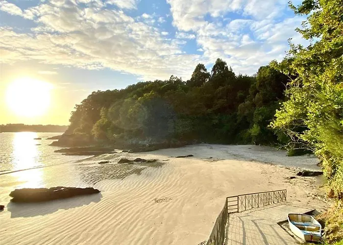 Casa Con Jardin En La Playa De Almieiras 度假居 *